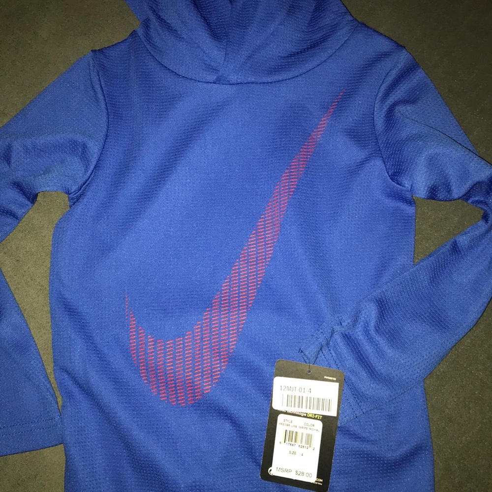 Nike boys long sleeve hoody size 4.